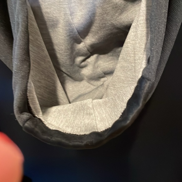 Men's Under armor black hoodie size M - Picture 5 of 8